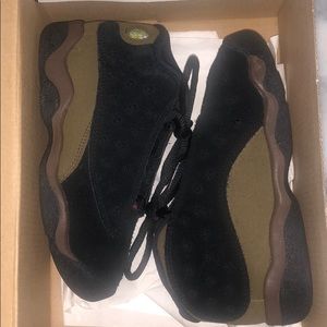 Retro Jordan 13 in Black/Olive